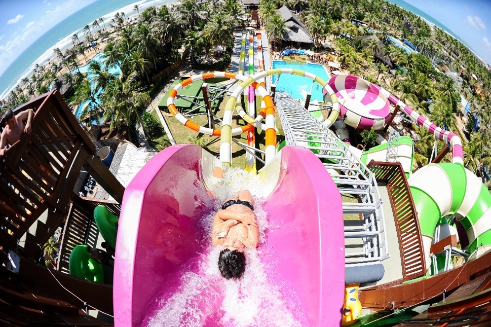 Sem sazonalidade maior parque aquático da América Latina o Beach Park