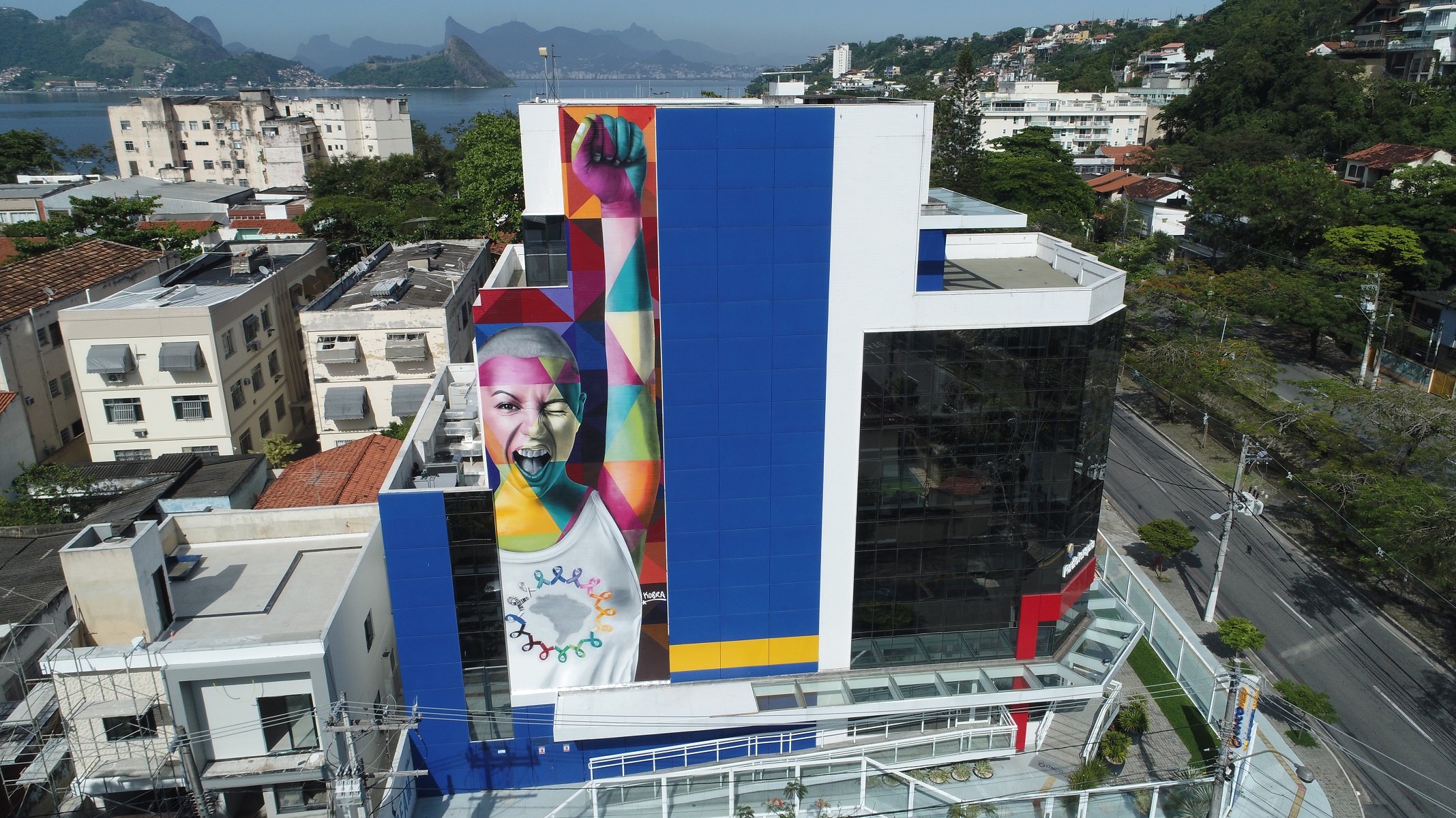 Painel Mão de Deus – Eduardo Kobra