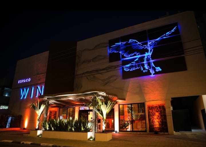 Espaço Win recebe jantar especial com Tributo aos Beatles
